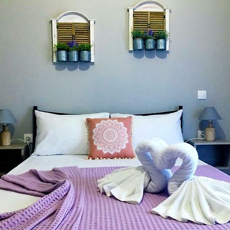 Almira - Rooms To Let Néa Róda Kültér fotó