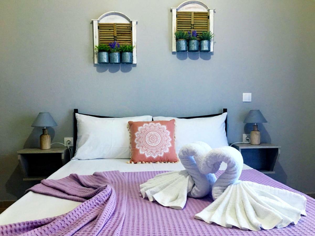 Almira - Rooms To Let Néa Róda Kültér fotó