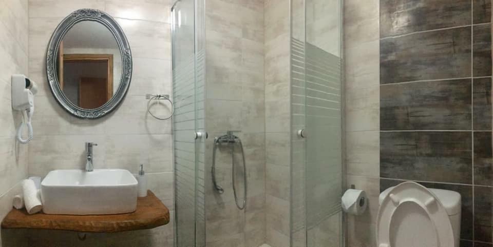 Almira - Rooms To Let Néa Róda Kültér fotó