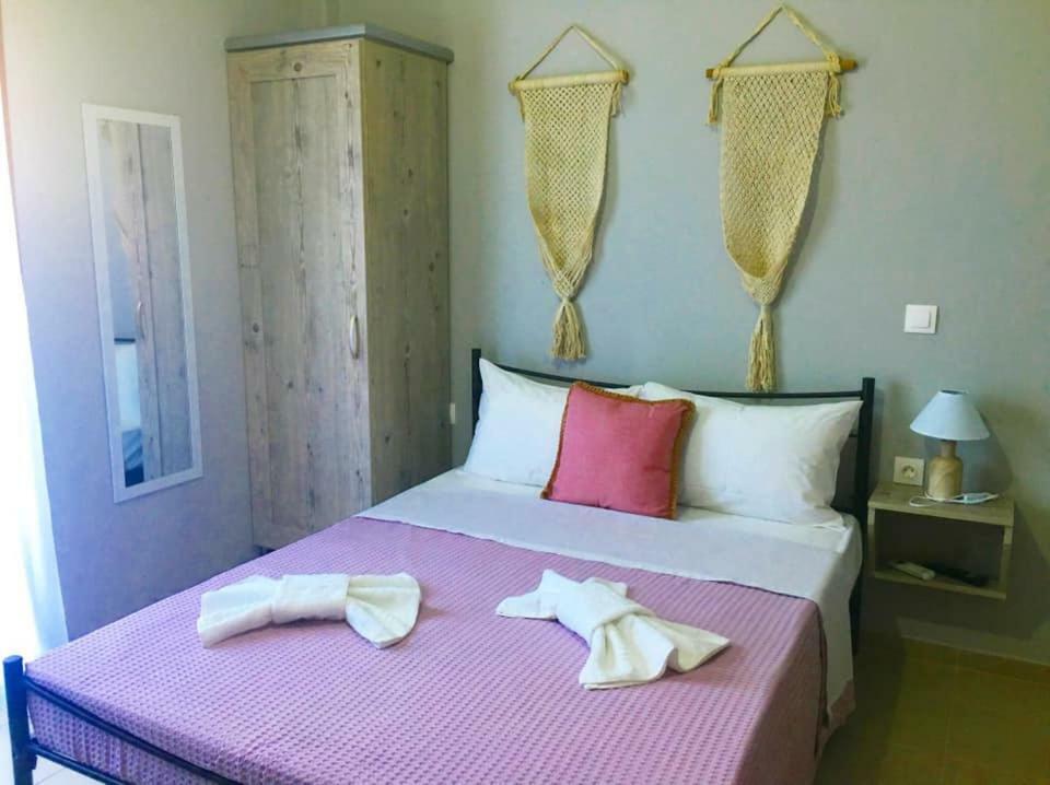 Almira - Rooms To Let Néa Róda Kültér fotó