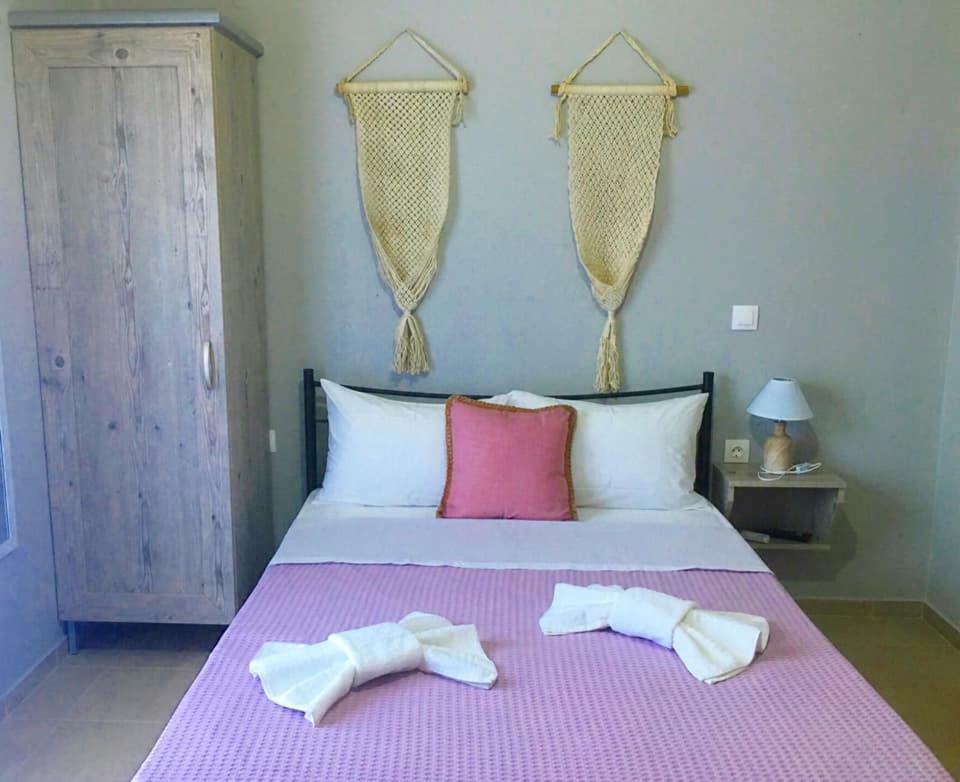 Almira - Rooms To Let Néa Róda Kültér fotó
