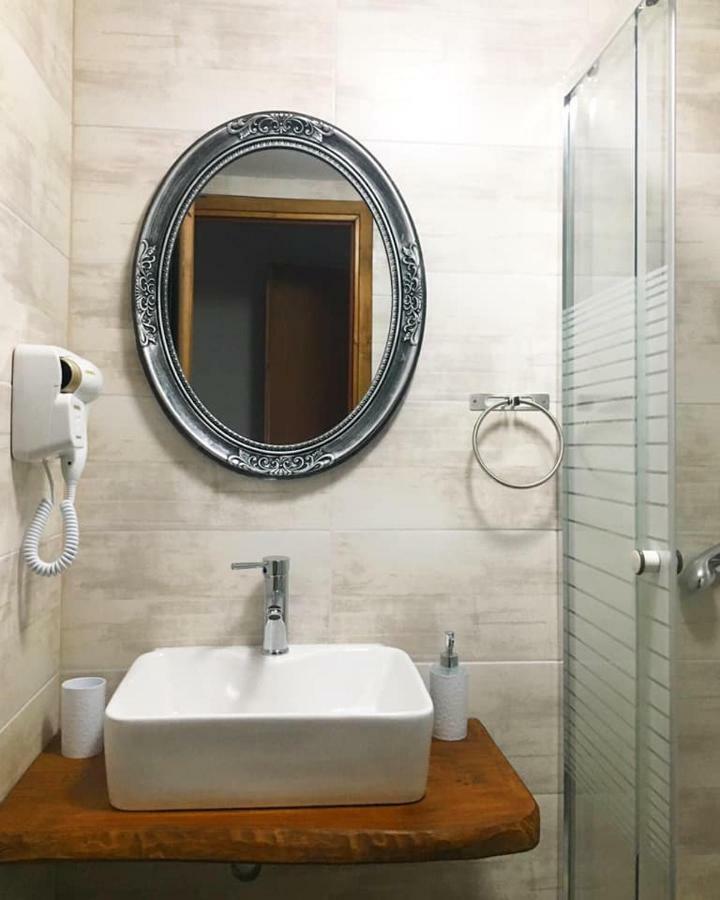 Almira - Rooms To Let Néa Róda Kültér fotó